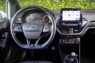 Vendo Ford Fiesta 2019 - 19900 EUR, 110400 km - AUTO.MOTO.pt