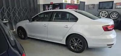 Vendo Volkswagen Jetta 2017 - 8990 EUR, 260000 km - AUTO.MOTO.pt