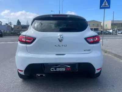 Vendo Renault Clio 2018 - 11850 EUR, 60877 km - AUTO.MOTO.pt
