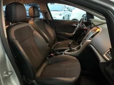 Vendo Opel Astra Sports Tourer 2012 - 6750 EUR, 274002 km - AUTO.MOTO.pt