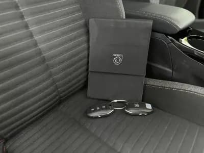 Vendo Peugeot e-2008 2023 - 22500 EUR, 46500 km - AUTO.MOTO.pt