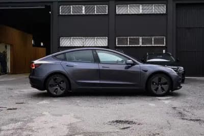 Vendo Tesla Model 3 2023 - 31999 EUR, 67000 km - AUTO.MOTO.pt