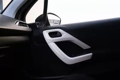 Vendo Peugeot 208 2019 - 9999 EUR, 106000 km - AUTO.MOTO.pt