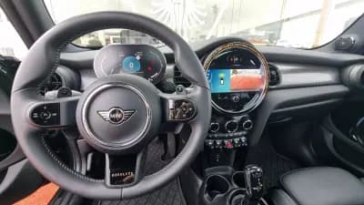 Vendo MINI 2023 - 37500 EUR, 2186 km - AUTO.MOTO.pt