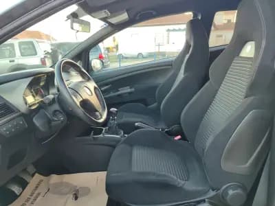 Vendo Fiat Grande Punto 2010 - 13900 EUR, 32000 km - AUTO.MOTO.pt