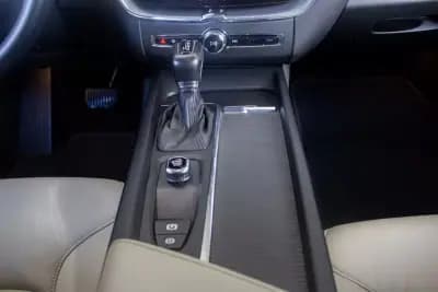 Sell Volvo XC 60 2017 - 27900 EUR, 152000 km - AUTO.MOTO.pt