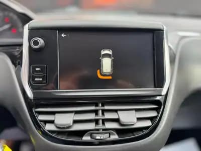 Vendo Peugeot 208 2017 - 11750 EUR, 95494 km - AUTO.MOTO.pt