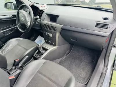 Sell Opel Astra Caravan 2005 - 3500 EUR, 300000 km - AUTO.MOTO.pt