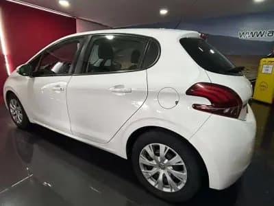 Vendo Peugeot 208 2018 - 12990 EUR, 92000 km - AUTO.MOTO.pt