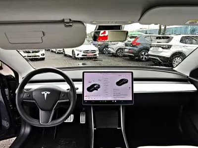 Vendo Tesla Model 3 2020 - 30400 EUR, 105371 km - AUTO.MOTO.pt