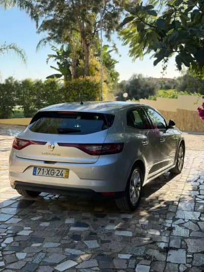 Sell Renault Mégane 2019 - 14900 EUR, 91939 km - AUTO.MOTO.pt