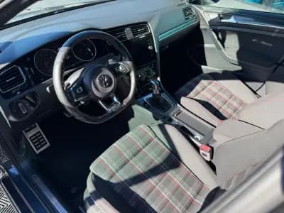 Vendo Volkswagen Golf 2017 - 23900 EUR, 143000 km - AUTO.MOTO.pt