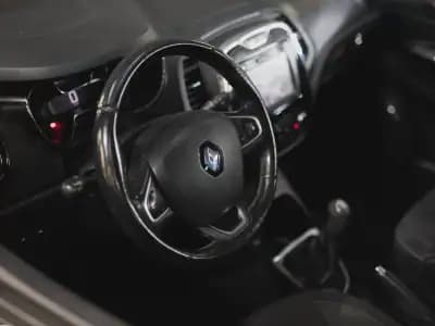 Vendo Renault Captur 2016 - 11490 EUR, 153000 km - AUTO.MOTO.pt