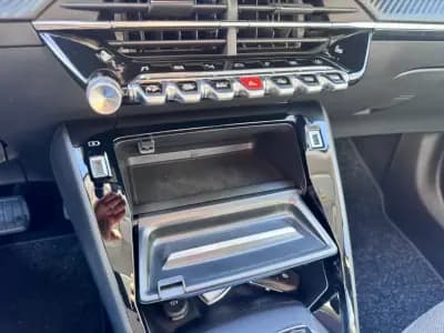 Vendo Peugeot e-2008 2020 - 20990 EUR, 18000 km - AUTO.MOTO.pt