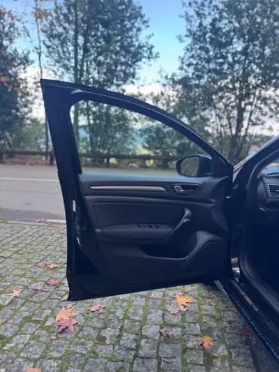 Vendo Renault Mégane Break 2022 - 17500 EUR, 116925 km - AUTO.MOTO.pt