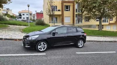 Vendo Renault Clio Sport Tourer 2018 - 11890 EUR, 98000 km - AUTO.MOTO.pt