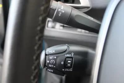 Vendo Peugeot 5008 2018 - 21990 EUR, 116000 km - AUTO.MOTO.pt