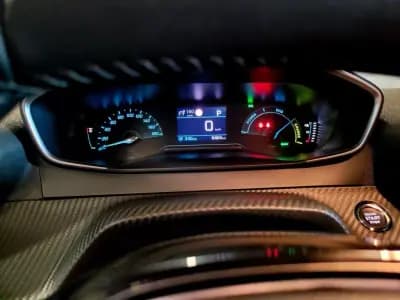 Vendo Peugeot e-208 2022 - 27500 EUR, 7504 km - AUTO.MOTO.pt