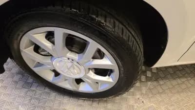 Vendo Volkswagen Cross Up! 2013 - 7750 EUR, 154338 km - AUTO.MOTO.pt