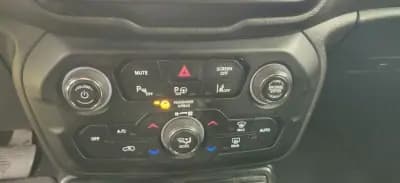 Sell Jeep Renegade 2022 - 20490 EUR, 108000 km - AUTO.MOTO.pt