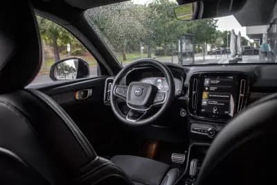 Vendo Volvo XC 40 2020 - 28980 EUR, 88796 km - AUTO.MOTO.pt