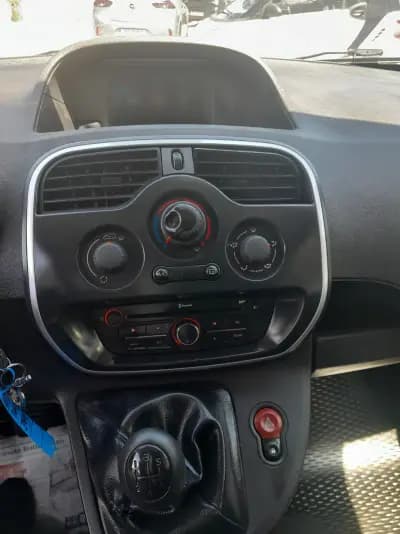 Vendo Renault Kangoo 2018 - 10900 EUR, 173000 km - AUTO.MOTO.pt