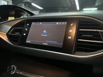 Vendo Peugeot 308 2019 - 11990 EUR, 106000 km - AUTO.MOTO.pt