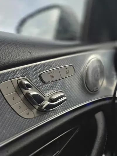 Sell Mercedes-Benz E 220 2018 - 36980 EUR, 125000 km - AUTO.MOTO.pt