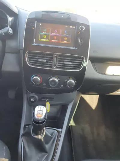 Vendo Renault Clio 2019 - 13250 EUR, 142000 km - AUTO.MOTO.pt