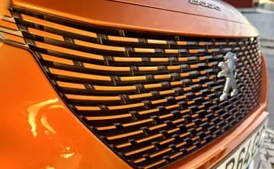 Sell Peugeot e-2008 2020 - 18900 EUR, 53838 km - AUTO.MOTO.pt