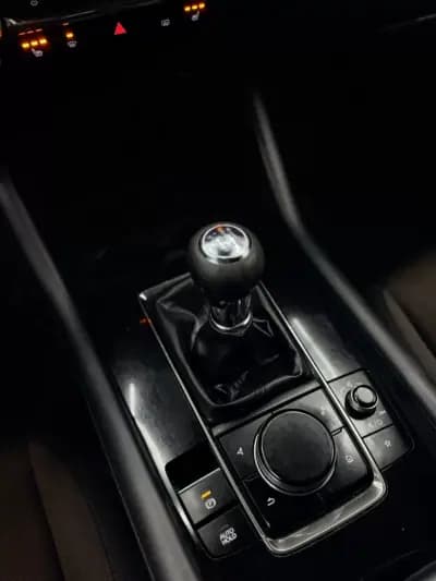 Vendo Mazda 3 2021 - 18999 EUR, 84000 km - AUTO.MOTO.pt