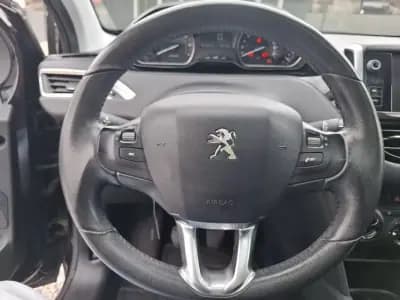 Sell Peugeot 208 2017 - 8900 EUR, 191000 km - AUTO.MOTO.pt