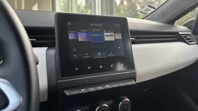 Vendo Renault Clio 2023 - 14499 EUR, 111021 km - AUTO.MOTO.pt