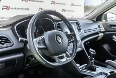 Vendo Renault Mégane 2019 - 14990 EUR, 124445 km - AUTO.MOTO.pt