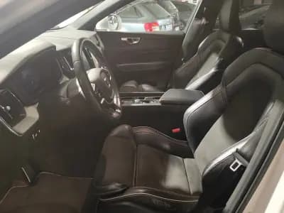 Sell Volvo XC 60 2018 - 31490 EUR, 132000 km - AUTO.MOTO.pt