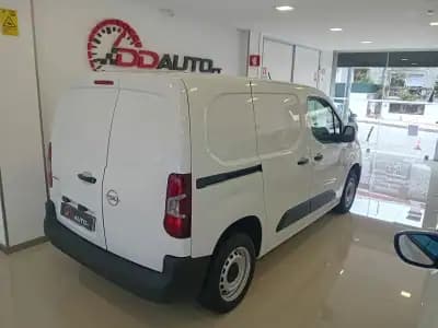 Vendo Opel Combo 2022 - 14990 EUR, 63800 km - AUTO.MOTO.pt