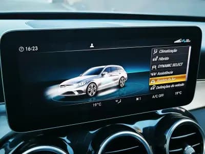 Vendo Mercedes-Benz C 300 2020 - 28950 EUR, 166000 km - AUTO.MOTO.pt