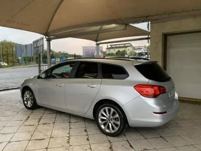 Vendo Opel Astra Sports Tourer 2012 - 6750 EUR, 274002 km - AUTO.MOTO.pt