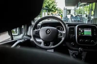 Vendo Renault Trafic 2020 - 30990 EUR, 126359 km - AUTO.MOTO.pt