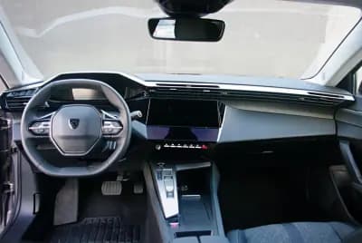 Vendo Peugeot 408 2024 - 24600 EUR, 30776 km - AUTO.MOTO.pt