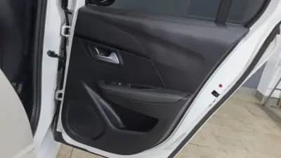 Vendo Peugeot e-208 2021 - 16350 EUR, 46000 km - AUTO.MOTO.pt