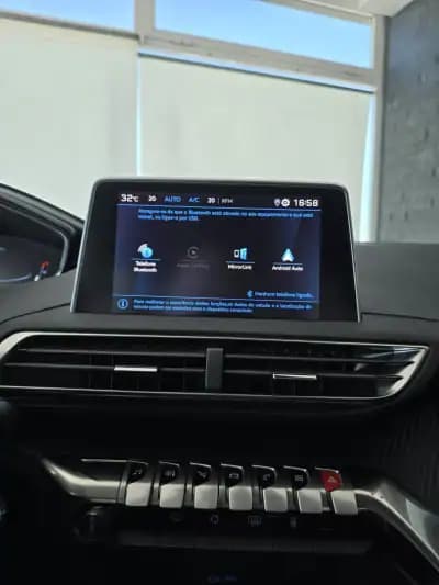 Vendo Peugeot 3008 2019 - 18640 EUR, 104863 km - AUTO.MOTO.pt