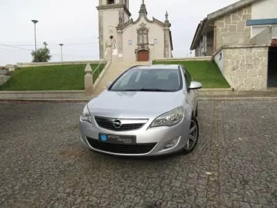 Sell Opel Astra Sports Tourer 2011 - 5990 EUR, 258000 km - AUTO.MOTO.pt