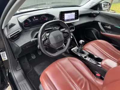 Vendo Peugeot 2008 2021 - 16900 EUR, 130000 km - AUTO.MOTO.pt