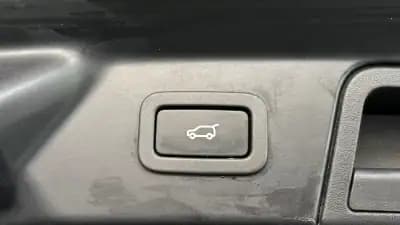 Vendo Land Rover Range Rover Velar 2019 - 37650 EUR, 96521 km - AUTO.MOTO.pt