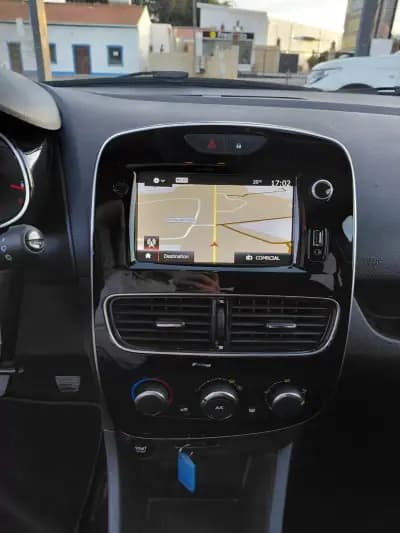 Vendo Renault Clio 2020 - 12980 EUR, 59000 km - AUTO.MOTO.pt