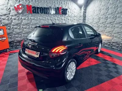 Vendo Peugeot 208 2017 - 8990 EUR, 100342 km - AUTO.MOTO.pt