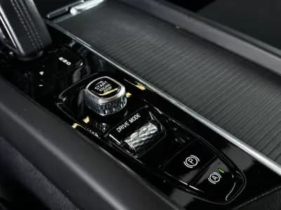 Vendo Volvo XC 60 2021 - 31990 EUR, 140750 km - AUTO.MOTO.pt