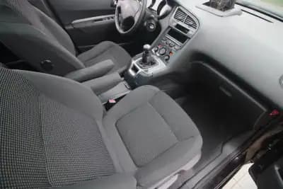 Vendo Peugeot 5008 2015 - 7450 EUR, 221000 km - AUTO.MOTO.pt