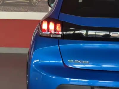 Sell Peugeot e-208 2021 - 17990 EUR, 45609 km - AUTO.MOTO.pt